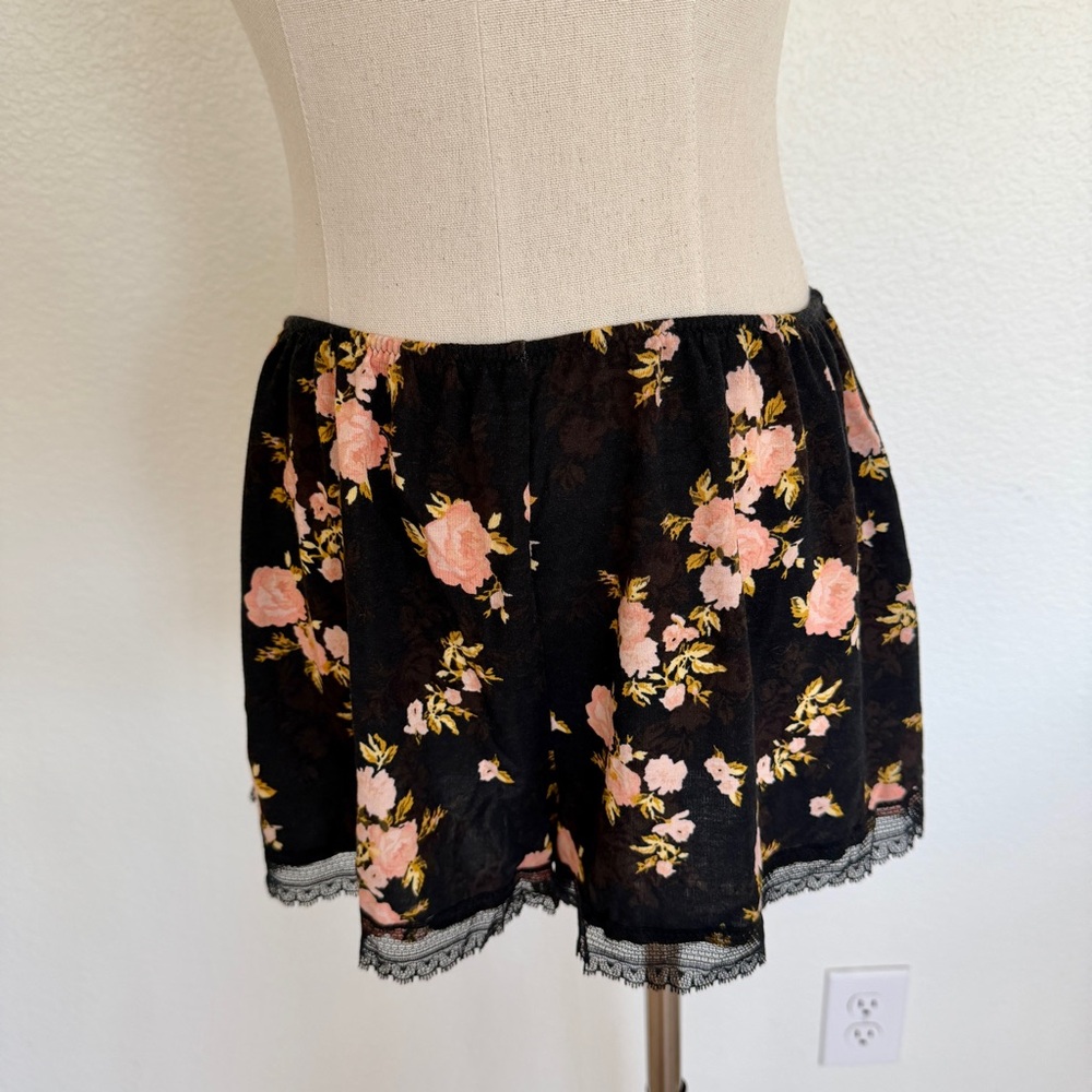 🌹 VS Black Pink Roses Floral Print Heavenly Supersoft Modal Lace Cami Short Set - Picture 8 of 12